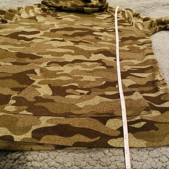 Runway Ready Couture Camo Shirt Size Large - Picture 9 of 12